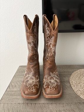 Brown Leather Floral Embroidered Western Boots (from Boot Barn) size 7